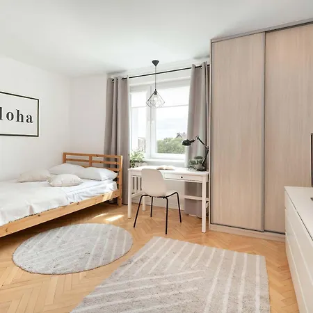 Bright With Desk Ideal For Remote Work By Renters Lägenhet Gdańsk