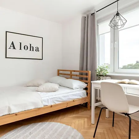 Bright With Desk Ideal For Remote Work By Renters Lägenhet