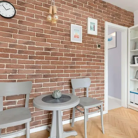 Bright With Desk Ideal For Remote Work By Renters