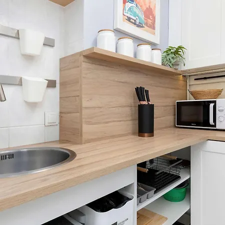 Lägenhet Bright With Desk Ideal For Remote Work By Renters Gdańsk